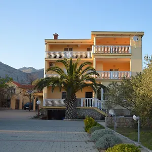 Zdenka , Starigrad Paklenica Chorvatsko
